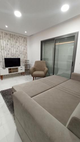 TV at/o entertainment center sa Sublime appartement le Palace Hammamet Nord Mrezga - Family only