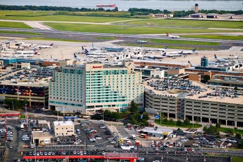 Et luftfoto af Philadelphia Airport Marriott