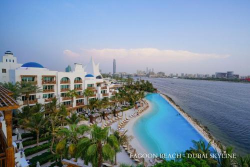 - Vistas aéreas a la playa y al agua del complejo en Park Hyatt Dubai, en Dubái