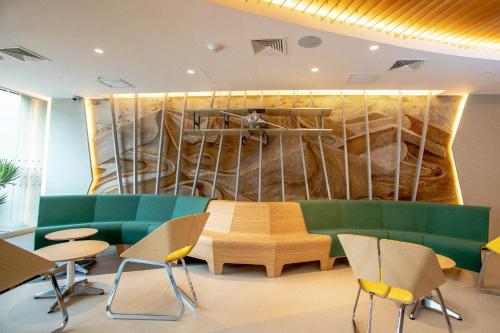 A seating area at ibis Styles Lima Benavides Miraflores