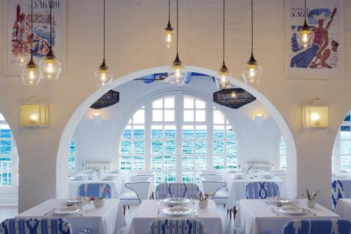 Um restaurante ou outro lugar para comer em Hostal de la Gavina GL - The Leading Hotels of the World