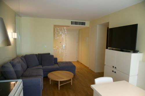 Televizors / izklaižu centrs naktsmītnē Nikola Luxury Apartments Senia