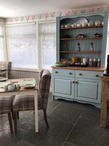 Una cocina o kitchenette en Bridgend House B&B