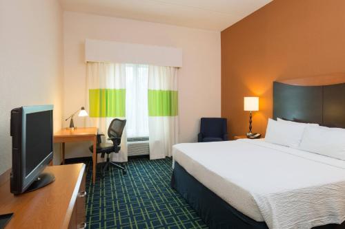 Cama ou camas em um quarto em Fairfield Inn & Suites Lock Haven