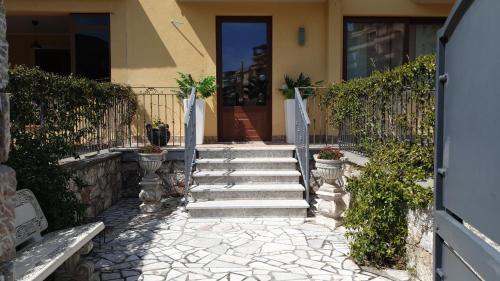 Φωτογραφία από το άλμπουμ του B&B Villa Chiara Bed and Breakfast στην Ταορμίνα