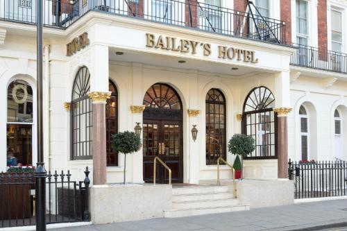 Pročelje oz. vhod v nastanitev The Bailey's Hotel London Kensington