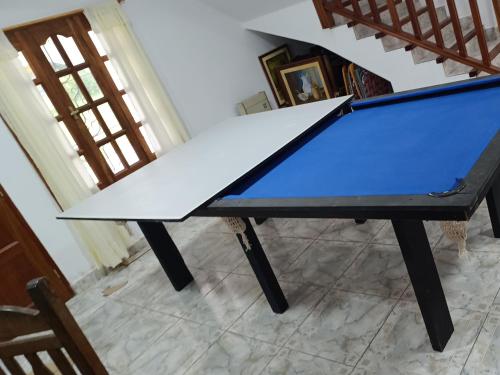 a ping pong table in a living room at La Viajera in San Lorenzo