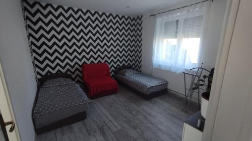 Uma área de estar em Korona Apartman