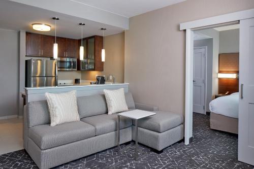 Katil atau katil-katil dalam bilik di Residence Inn by Marriott Nashville Downtown/Convention Center