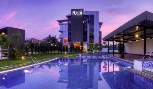 Kolam renang di atau dekat dengan Hotel Le Ruchi The Prince