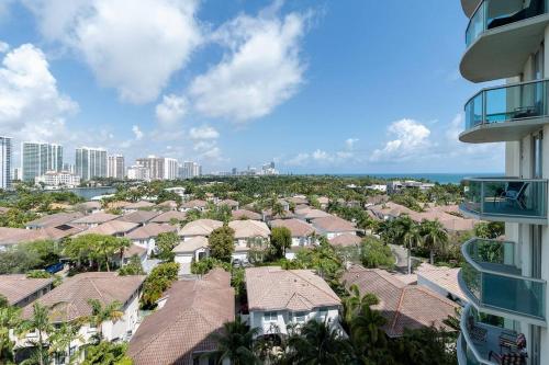 Pemandangan umum bagi Miami Beach atau pemandangan bandar yang diambil dari apartmen