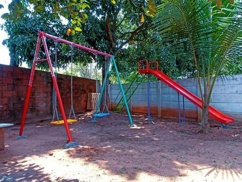 Zona de juegos para niños en Wow Farm House & Resort near Pondicherry