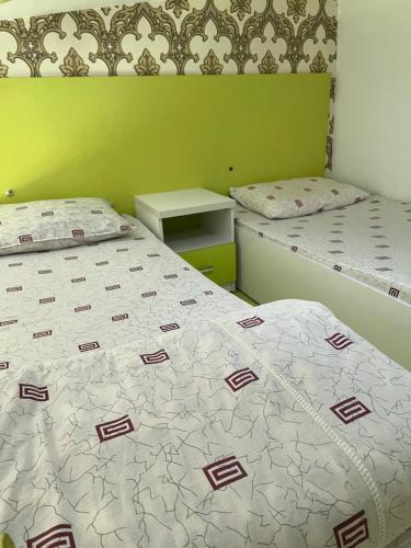 Postel nebo postele na pokoji v ubytování Anisa- Hostel