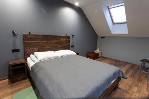 a bedroom with a large bed with a wooden headboard at Гостьовий дім Білий пацюк in Kamianets-Podilskyi