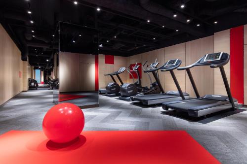 Centrul de fitness și/sau facilități de fitness de la Courtyard by Marriott Shin-Osaka Station