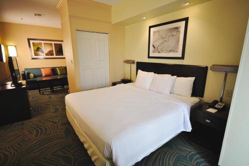 Katil atau katil-katil dalam bilik di SpringHill Suites Galveston Island