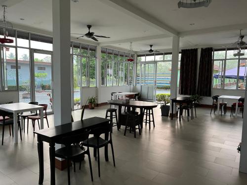 De Langkawi Resort and Convention Centre tesisinde bir restoran veya yemek mekanı