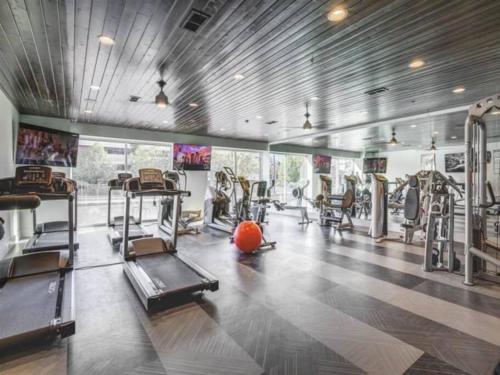 The fitness centre and/or fitness facilities at Urban Oasis in the Center of SLC