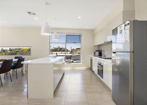 Una cocina o kitchenette en Salt 18 Luxury Sorrento Penthouse