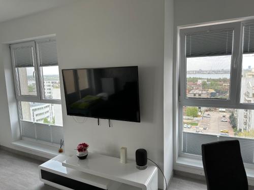 Μια τηλεόραση ή/και κέντρο ψυχαγωγίας στο Fabulous Penthouse Lakeview W20