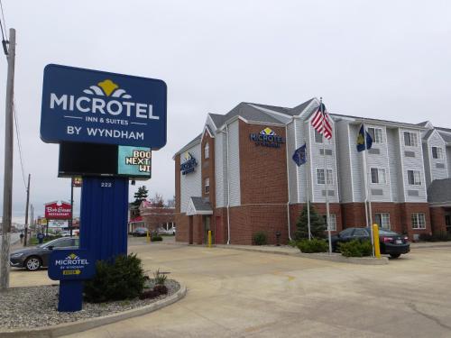 Sijil, anugerah, tanda atau dokumen lain yang dipamerkan di Microtel by Wyndham South Bend Notre Dame University