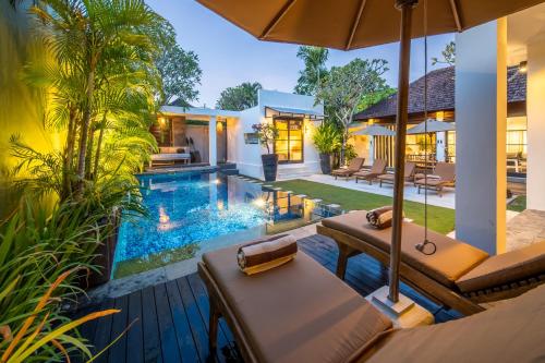 Bazen u objektu Lotus Luxury Villa Seminyak ili u blizini