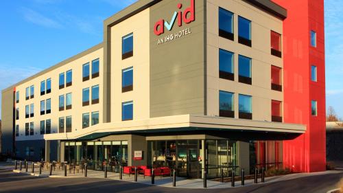 フォートワースにあるavid hotels - Fort Worth Downtownのアミオットホテル付きの建物