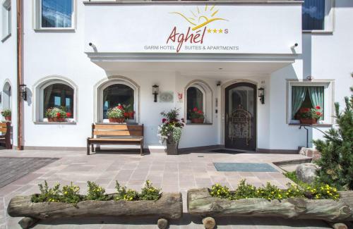 The facade or entrance of Hotel Garni Aghel