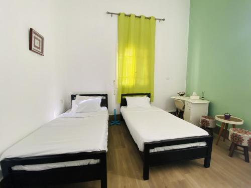 City Hostel Dormitory tesisinde bir odada yatak veya yataklar