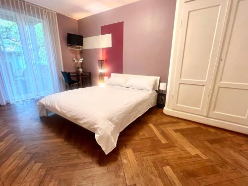 Kama o mga kama sa kuwarto sa Cozy 1 room apartment in Zug