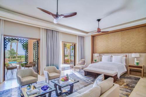 Tempat tidur dalam kamar di Four Seasons Resort Sharm El Sheikh