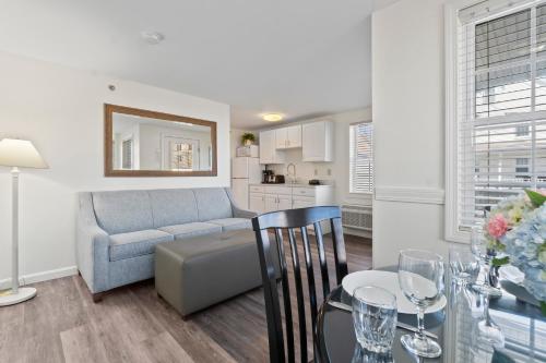 A kitchen or kitchenette at Pink Blossoms Resort