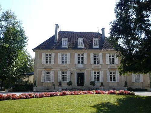 Château de Rigny tesisinin dışında bir bahçe