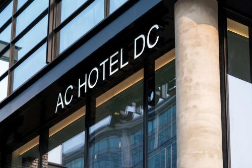 Сертификат, награда, табела или друг документ на показ в AC Hotel by Marriott Washington DC Convention Center