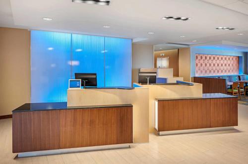 Zona de hol sau recepție la Fairfield Inn & Suites by Marriott North Bergen