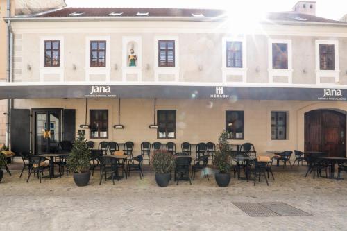 Restoran ili neka druga zalogajnica u objektu Sobe Merlon