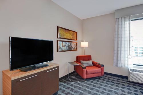 Televizors / izklaižu centrs naktsmītnē TownePlace Suites by Marriott Indianapolis Downtown