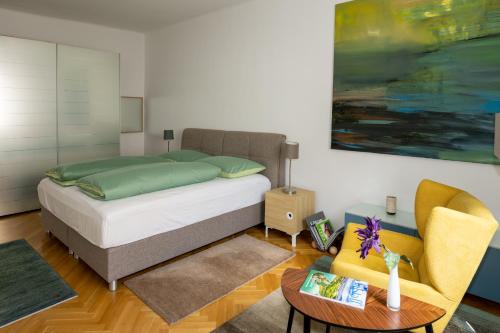 Cama ou camas em um quarto em Apartments Alter Platz