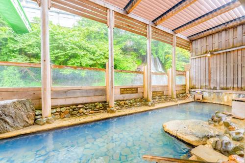 Bazen u ili blizu objekta Ooedo Onsen Monogatari Premium Hotel New Shiobara