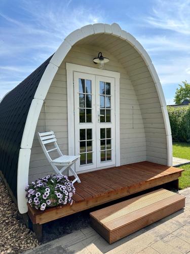 LODGE, een super knus tiny house, nabij vaarwater en haven!