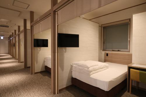 טלויזיה ו/או מרכז בידור ב-Cabin & Capsule Hotel J-SHIP Osaka Namba