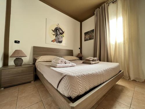 A bed or beds in a room at Terre Saracene Suites