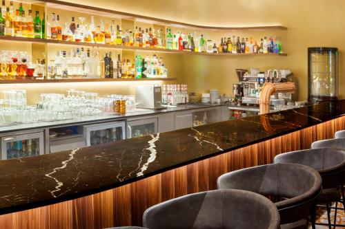 Salon ili bar u objektu The Westin Warsaw