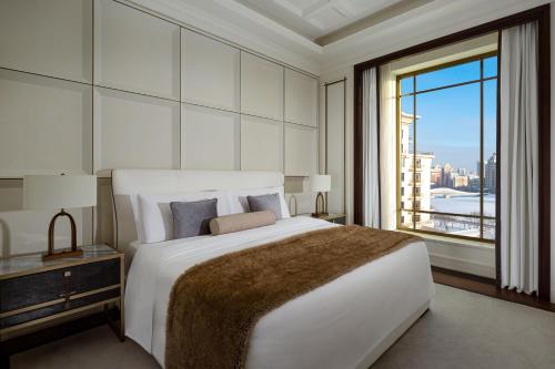 Кровать или кровати в номере The St. Regis Astana