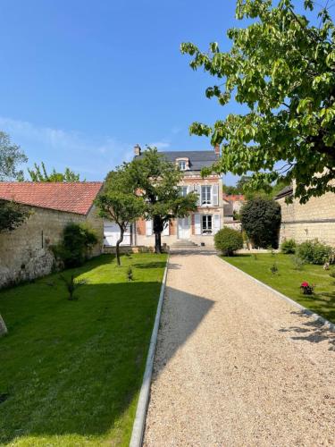 Jardí fora de La Maison du Pere Pilon avec petit dejeuner