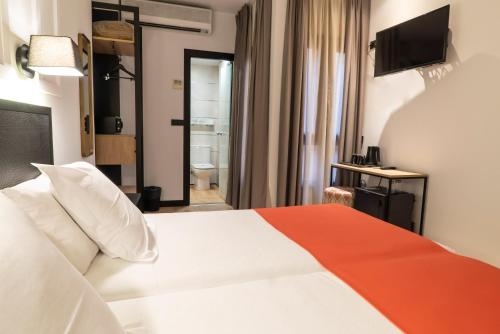 Una cama o camas en una habitación de Hotel Boutique Puerta de las Granadas