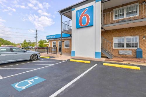 Fotografia z galérie ubytovania Motel 6-Falls Church, VA - Arlington Boulevard v destinácii Falls Church