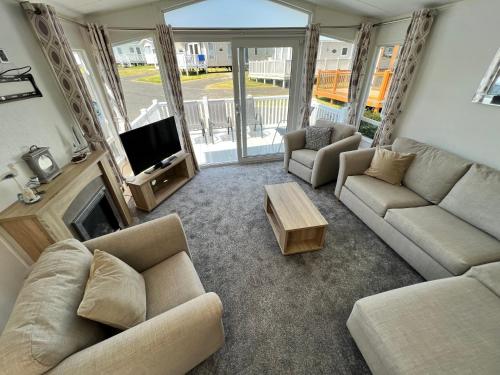 Uma área de estar em 3 Bedroom Caravan LG34, Lower Hyde, Shanklin