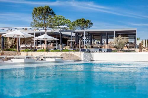 The swimming pool at or close to Domaine de Verchant & Spa - Relais & Châteaux