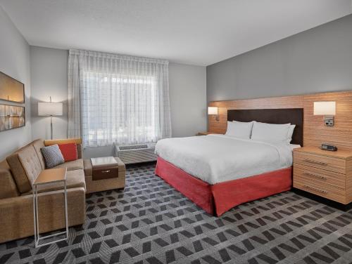 Katil atau katil-katil dalam bilik di TownePlace Suites by Marriott Edmonton Sherwood Park